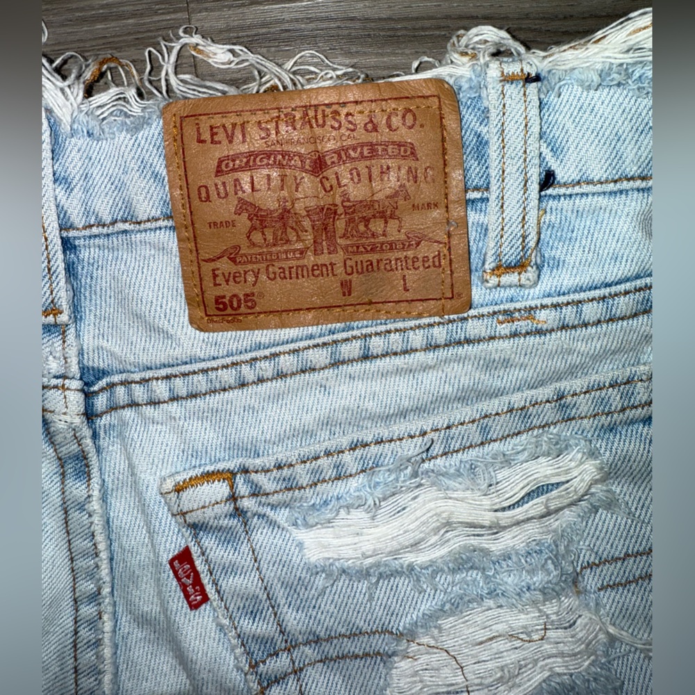 VTG Levis 505 Shorts Womens Sz 30 Light Wash Denim Distressed Cutoff Made in USA - Picture 4 of 6